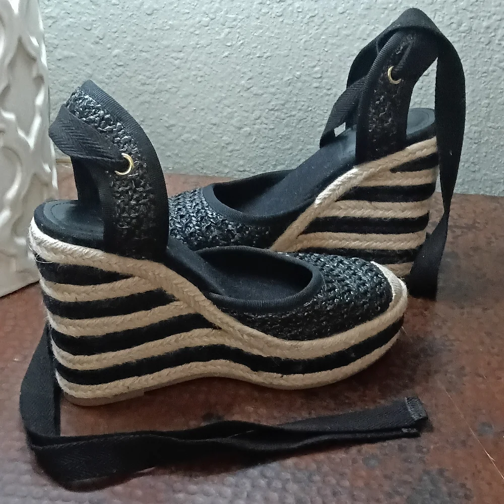 H&M Sz. 6 Black/Cream Striped Wedge-Heeled Espadrilles